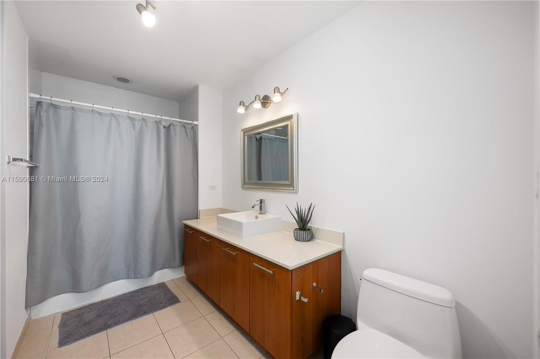 For Rent: $4,950 (2 beds, 2 baths, 1262 Square Feet)