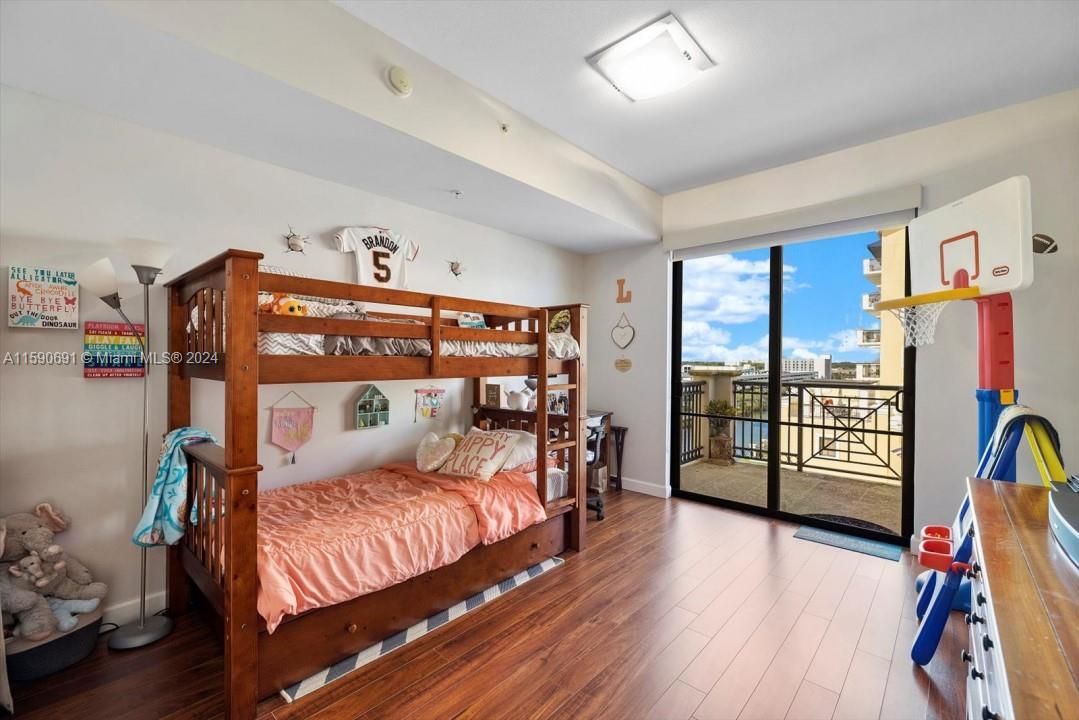 For Sale: $739,500 (2 beds, 2 baths, 1925 Square Feet)