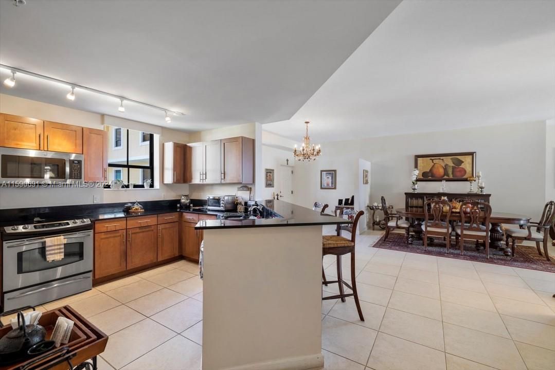 For Sale: $739,500 (2 beds, 2 baths, 1925 Square Feet)