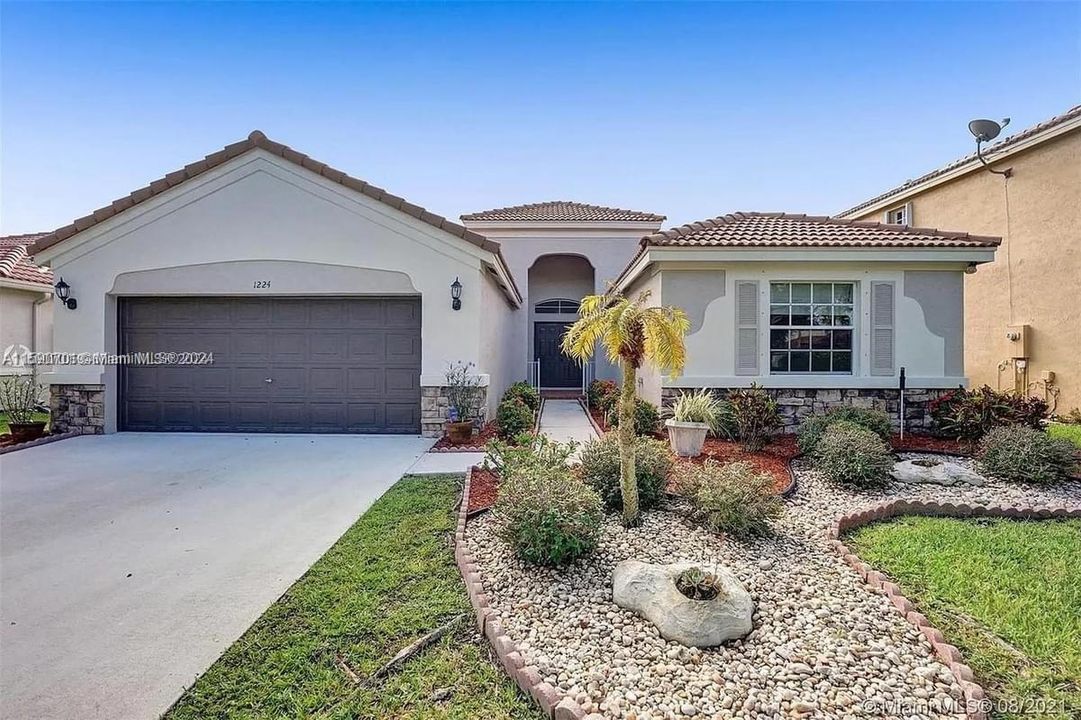 Recently Rented: $5,400 (4 beds, 2 baths, 2073 Square Feet)