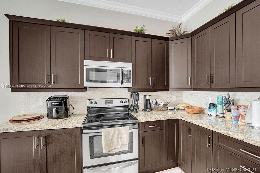 Recently Rented: $5,400 (4 beds, 2 baths, 2073 Square Feet)