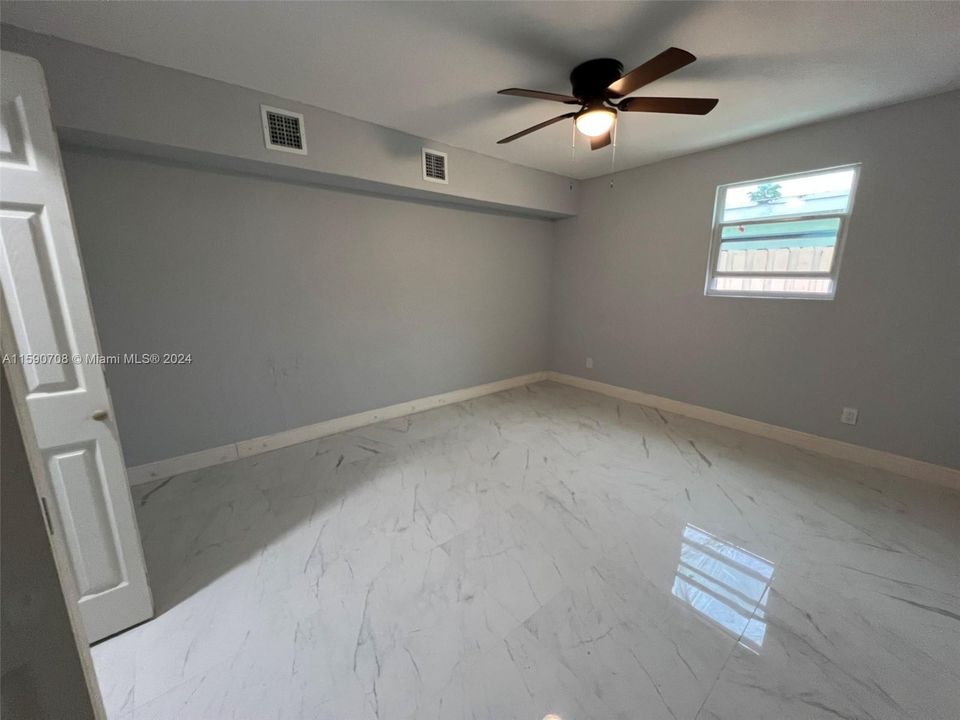 Recently Rented: $1,400 (1 beds, 1 baths, 1469 Square Feet)