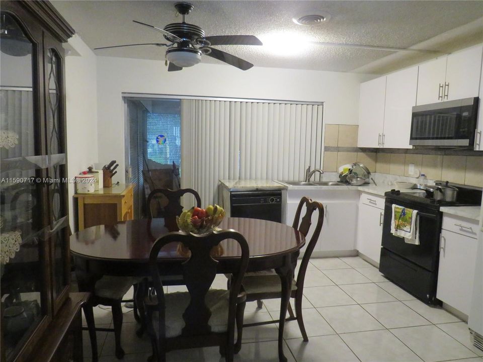 For Sale: $329,900 (2 beds, 1 baths, 864 Square Feet)