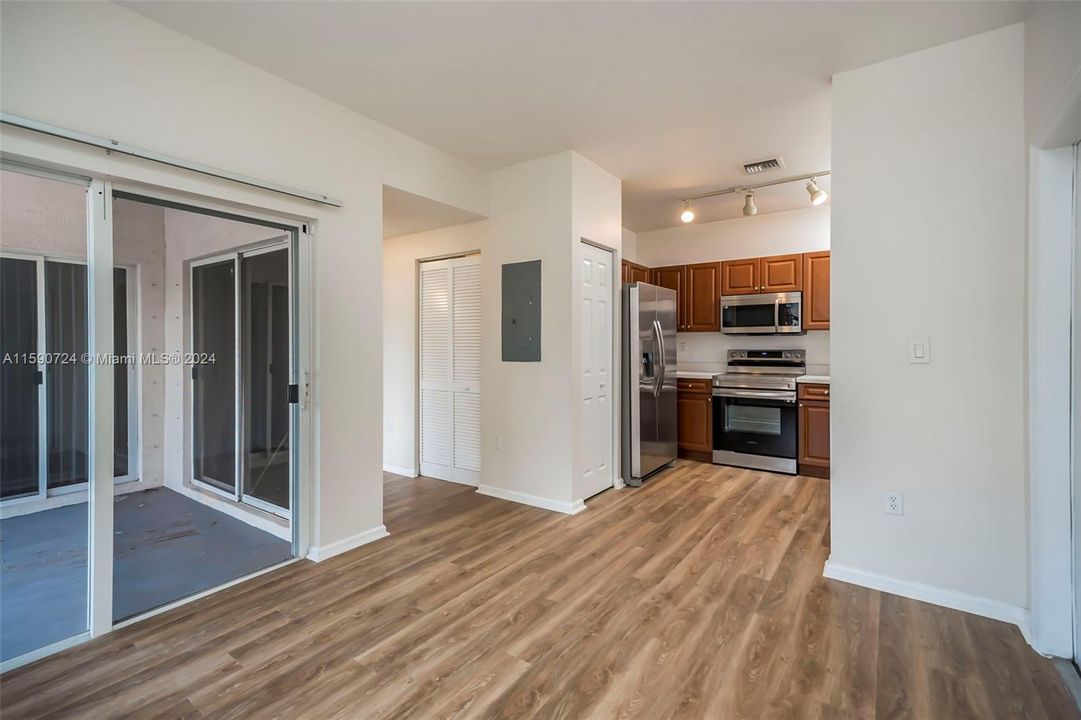 Active With Contract: $2,800 (3 beds, 2 baths, 1420 Square Feet)