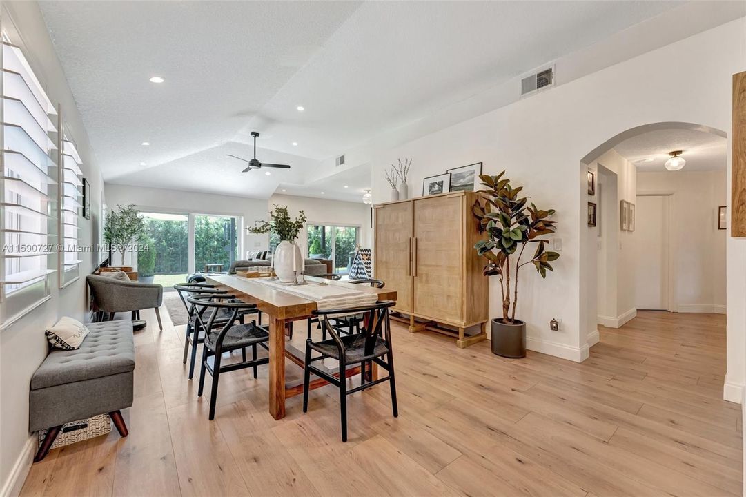 Recently Sold: $695,000 (3 beds, 2 baths, 1709 Square Feet)