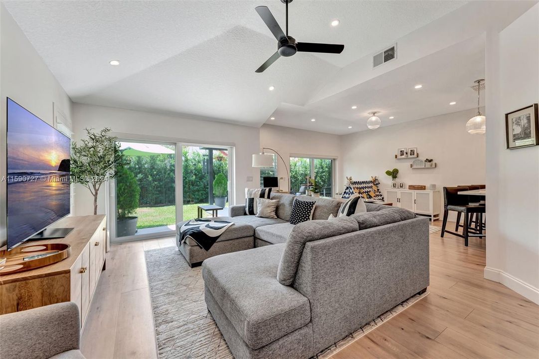 Recently Sold: $695,000 (3 beds, 2 baths, 1709 Square Feet)