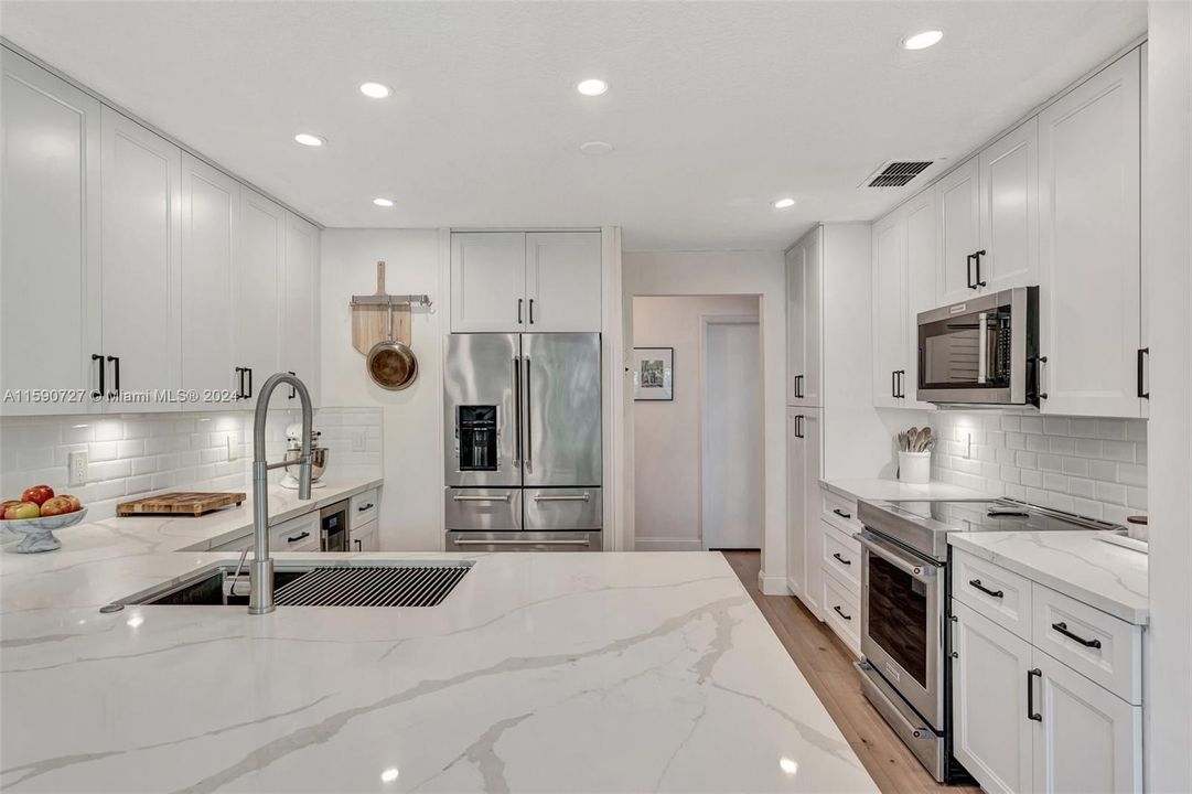 Recently Sold: $695,000 (3 beds, 2 baths, 1709 Square Feet)