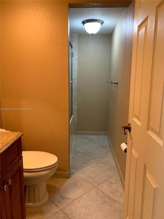 Secondary Full Bathroom