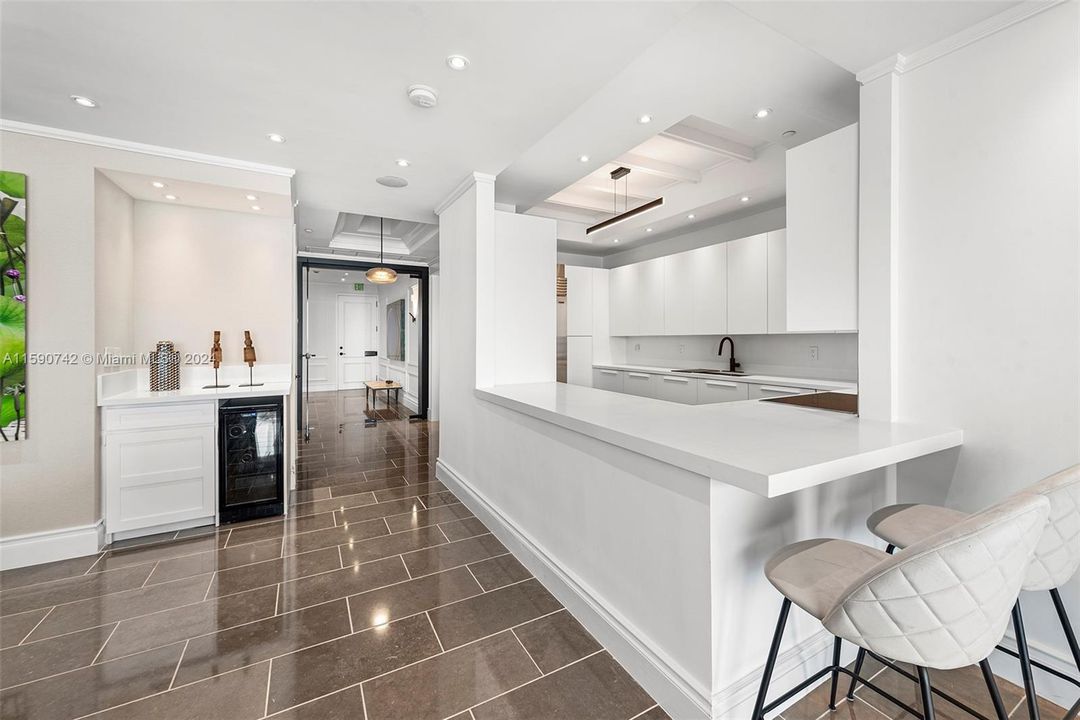 Recently Sold: $5,995,000 (2 beds, 2 baths, 1870 Square Feet)