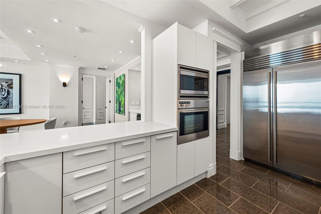 Recently Sold: $5,995,000 (2 beds, 2 baths, 1870 Square Feet)