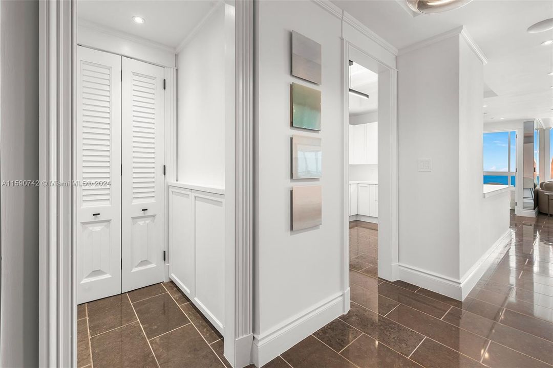 Recently Sold: $5,995,000 (2 beds, 2 baths, 1870 Square Feet)