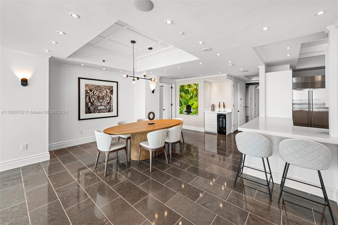 Recently Sold: $5,995,000 (2 beds, 2 baths, 1870 Square Feet)