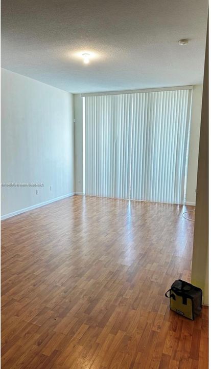 For Rent: $2,000 (1 beds, 1 baths, 737 Square Feet)