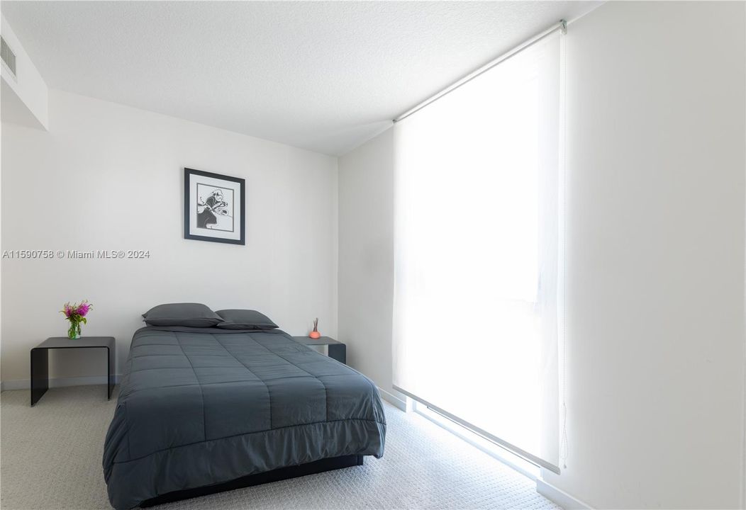 Active With Contract: $320,000 (1 beds, 1 baths, 657 Square Feet)