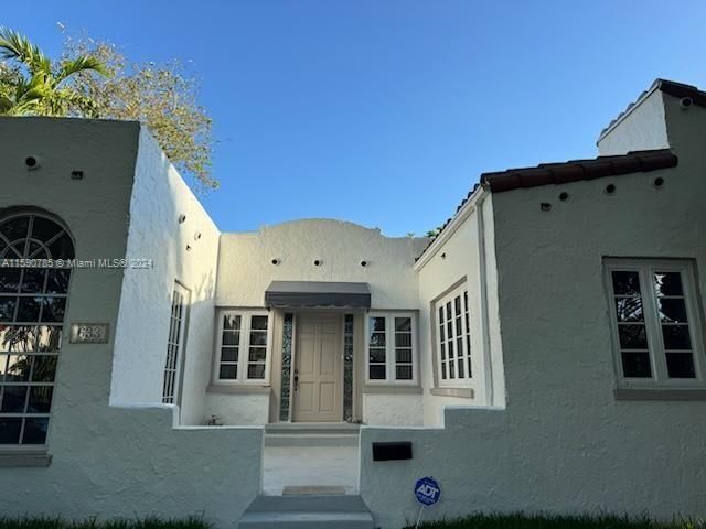 Recently Sold: $1,200,000 (2 beds, 2 baths, 1149 Square Feet)