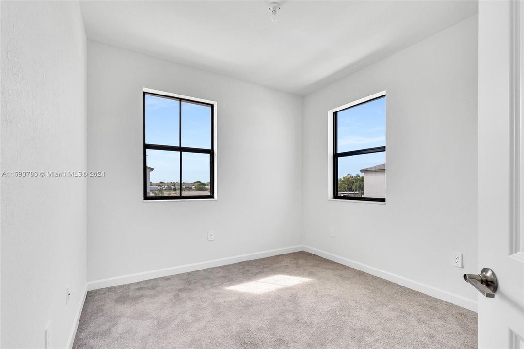 Active With Contract: $3,100 (3 beds, 2 baths, 1812 Square Feet)