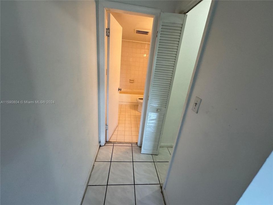 Recently Rented: $1,600 (1 beds, 1 baths, 740 Square Feet)