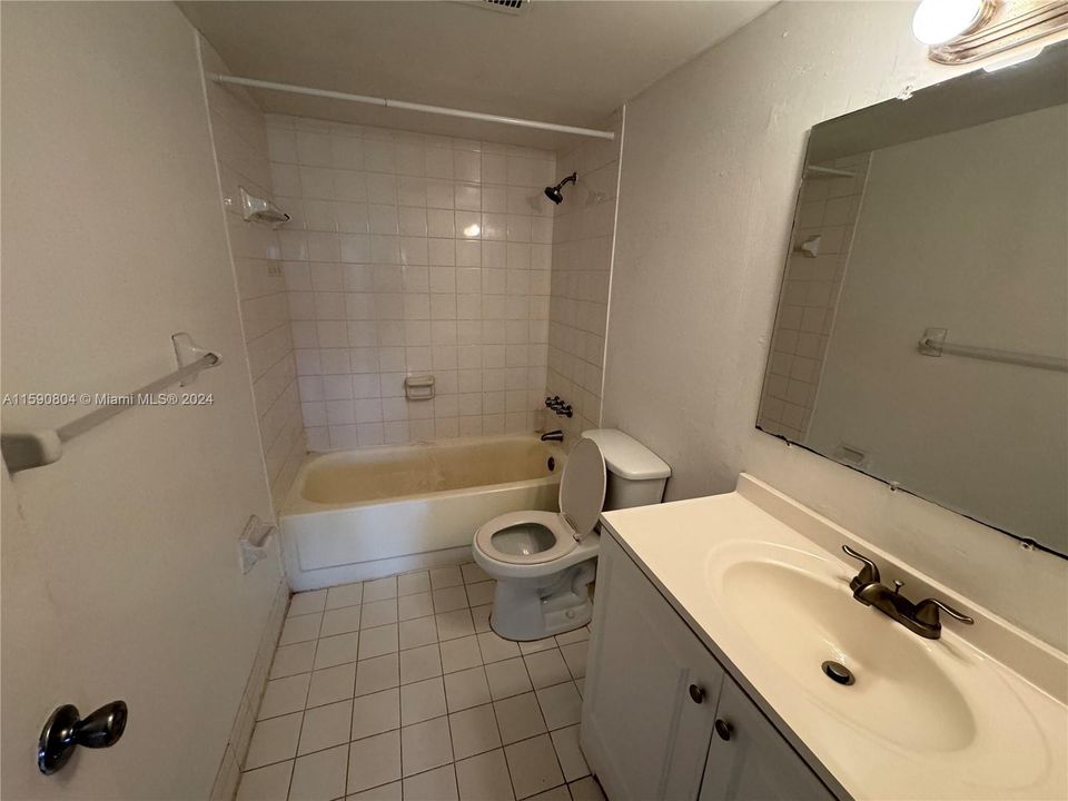 Recently Rented: $1,600 (1 beds, 1 baths, 740 Square Feet)