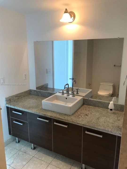 Active With Contract: $2,900 (1 beds, 1 baths, 825 Square Feet)