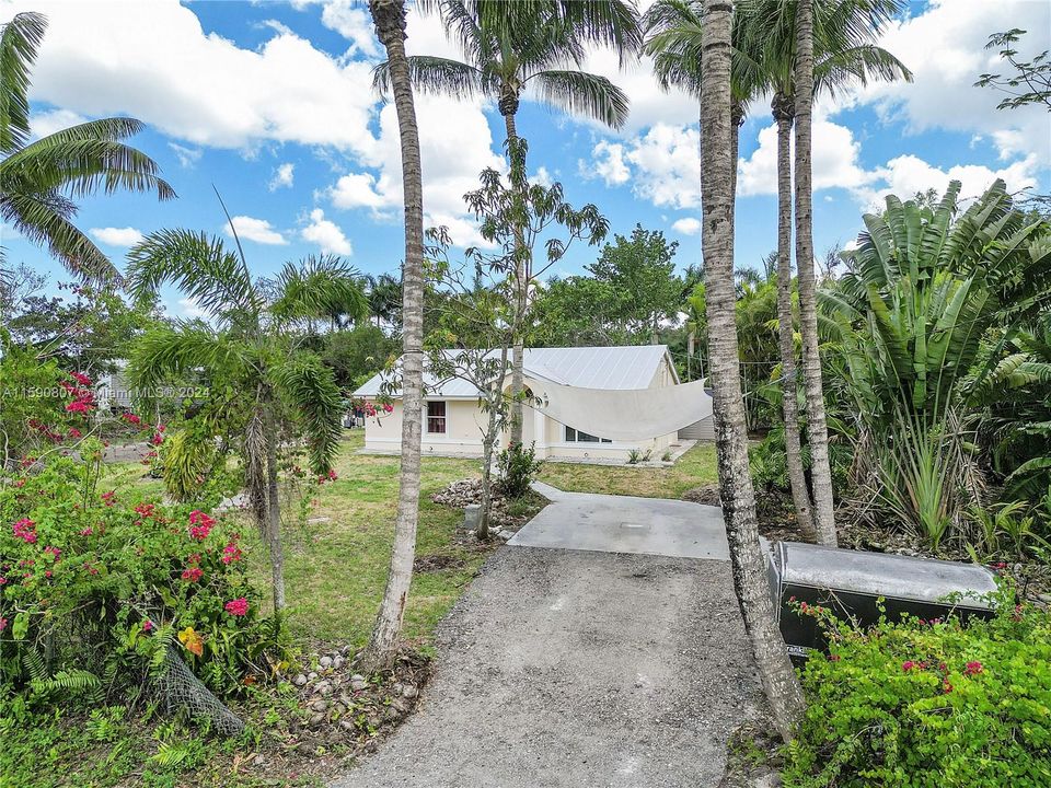 Active With Contract: $475,000 (3 beds, 2 baths, 1038 Square Feet)