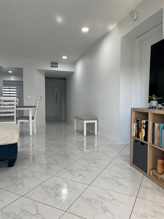 En Venta: $290,000 (2 camas, 2 baños, 1000 Pies cuadrados)