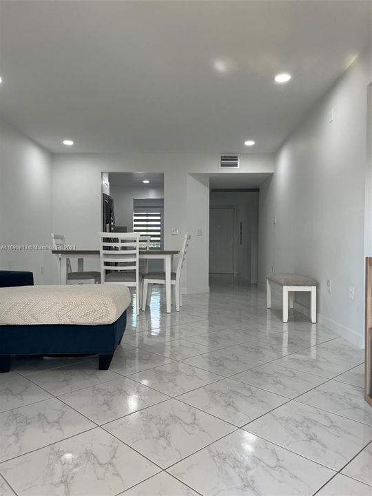 En Venta: $290,000 (2 camas, 2 baños, 1000 Pies cuadrados)