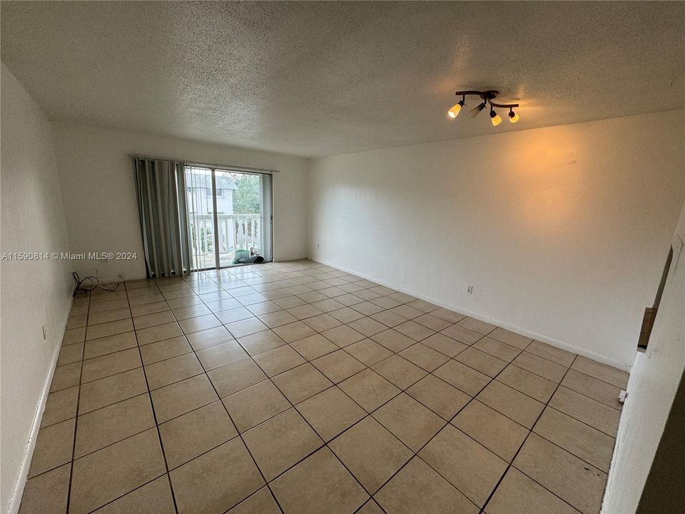 Recientemente alquilado: $1,600 (1 camas, 1 baños, 740 Pies cuadrados)