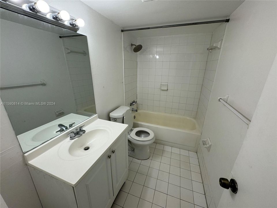 Recientemente alquilado: $1,600 (1 camas, 1 baños, 740 Pies cuadrados)