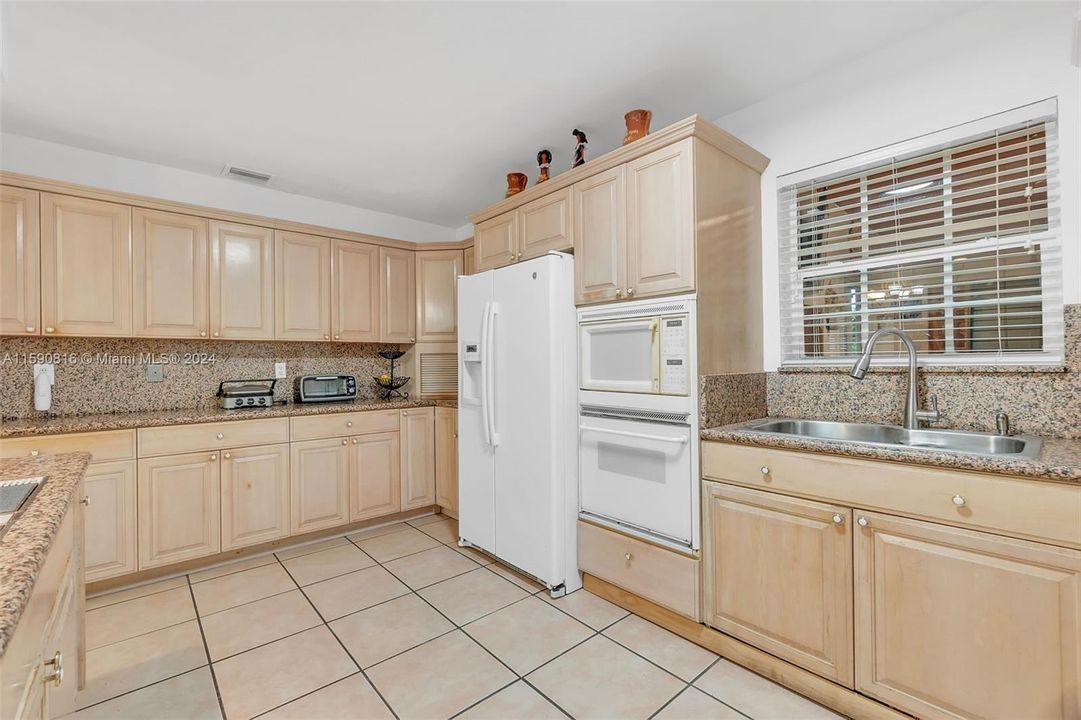 For Sale: $849,000 (3 beds, 2 baths, 1910 Square Feet)