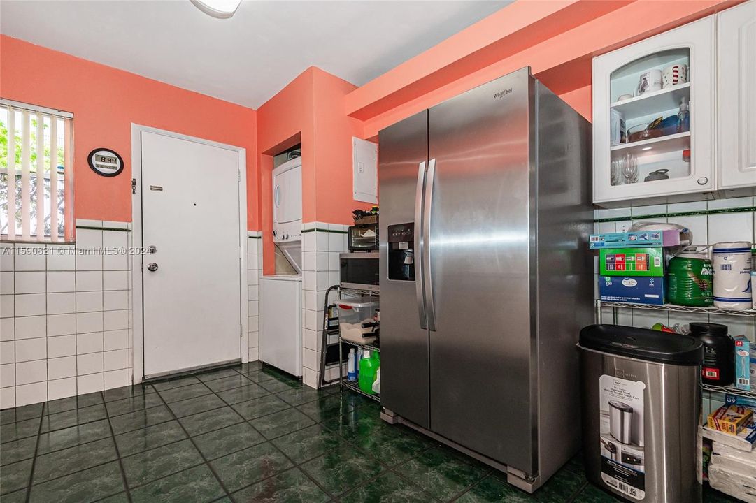 For Sale: $305,000 (3 beds, 2 baths, 1236 Square Feet)