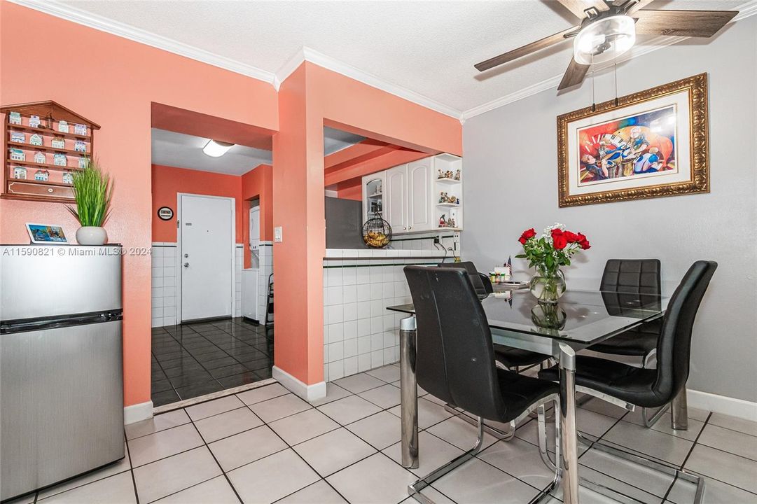 For Sale: $305,000 (3 beds, 2 baths, 1236 Square Feet)