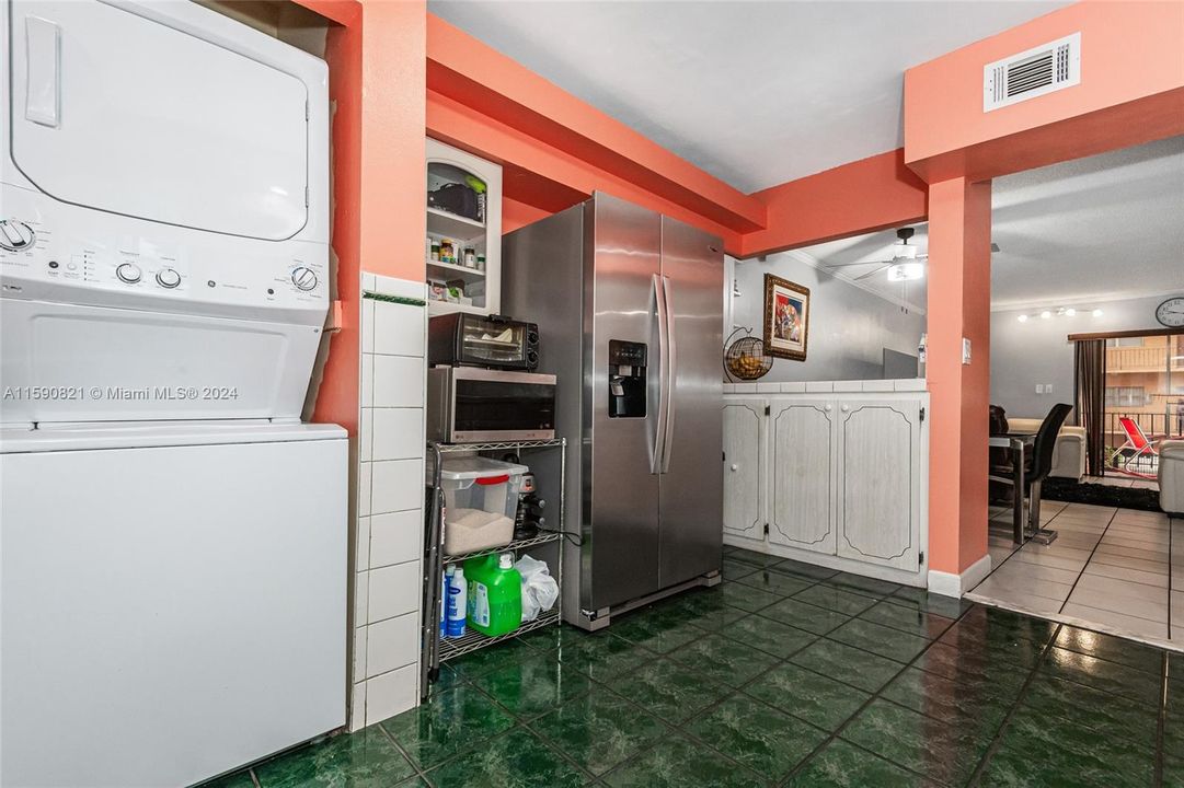 For Sale: $305,000 (3 beds, 2 baths, 1236 Square Feet)