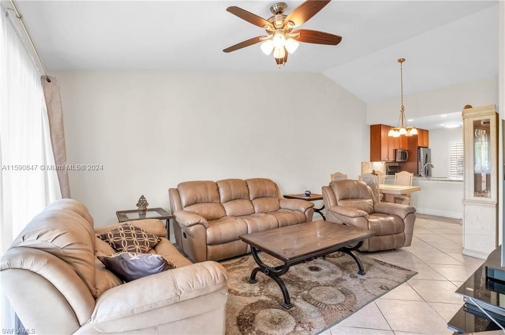 For Sale: $295,000 (3 beds, 2 baths, 1197 Square Feet)