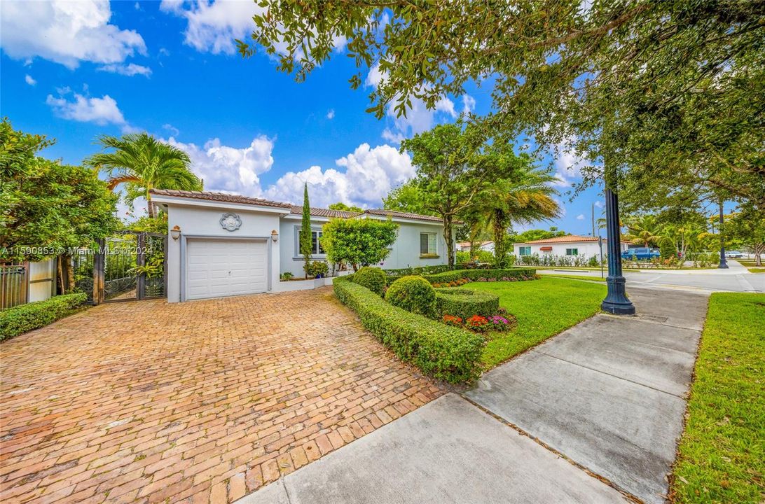 For Sale: $1,050,000 (4 beds, 3 baths, 2233 Square Feet)