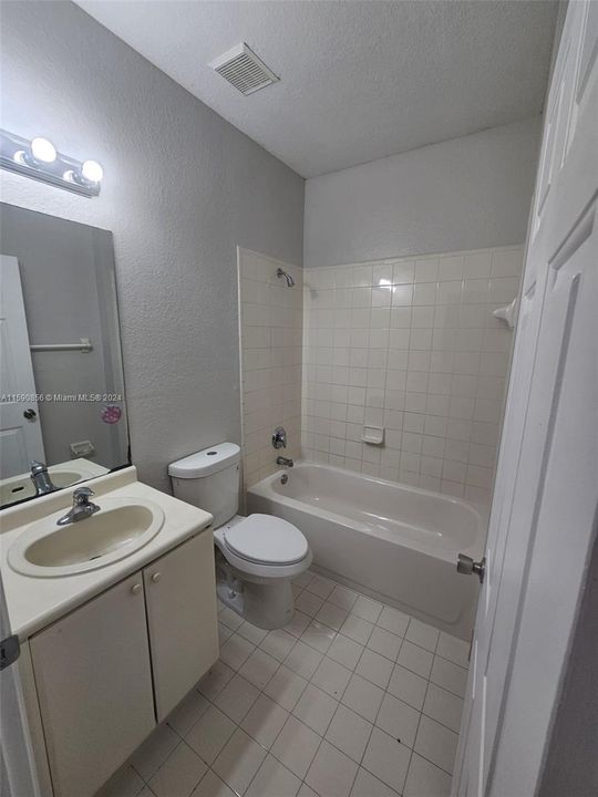 出租: $2,500 (3 贝兹, 3 浴室, 1423 平方英尺)