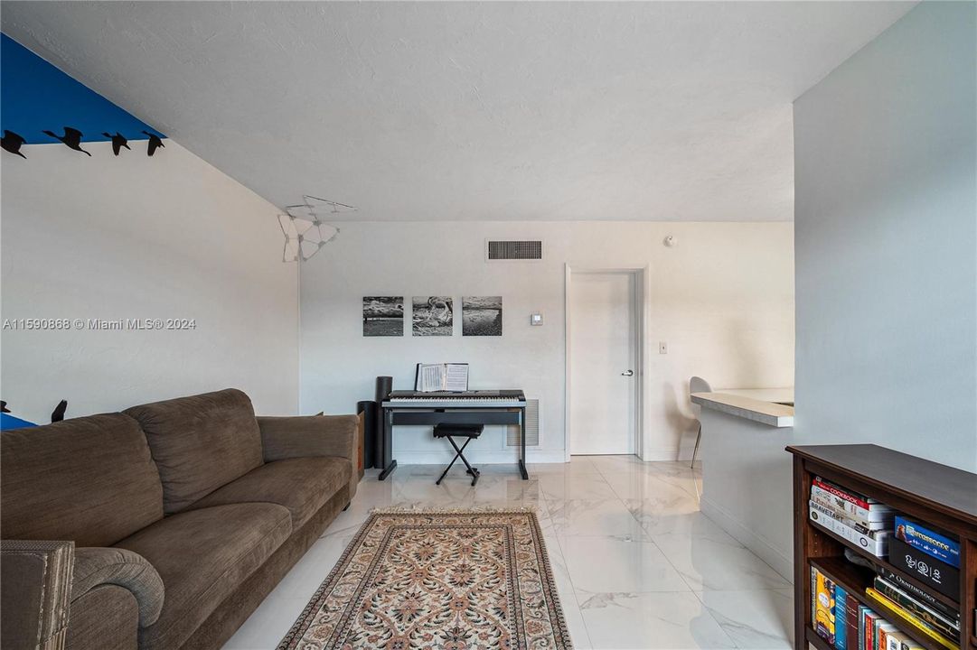 Recently Sold: $215,000 (1 beds, 1 baths, 582 Square Feet)