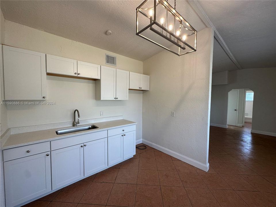 Active With Contract: $2,500 (3 beds, 1 baths, 970 Square Feet)
