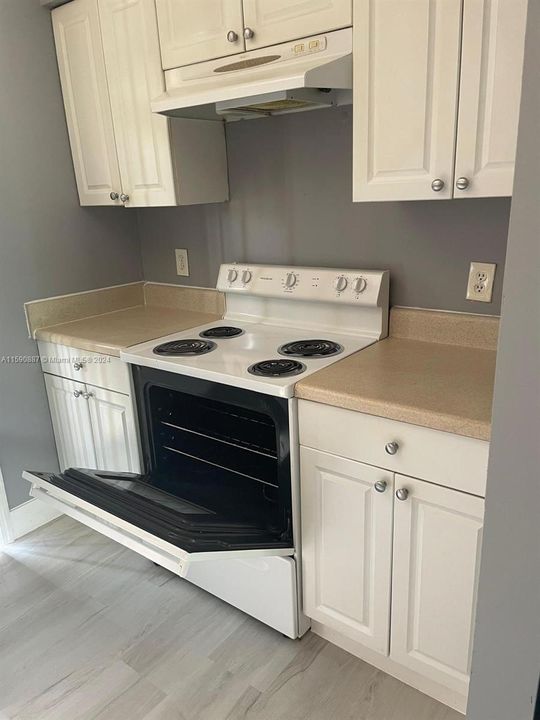 Recently Rented: $1,750 (2 beds, 1 baths, 900 Square Feet)