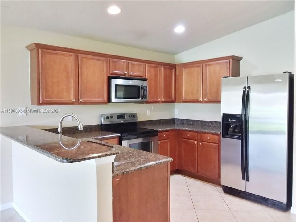 For Rent: $2,700 (3 beds, 2 baths, 1837 Square Feet)