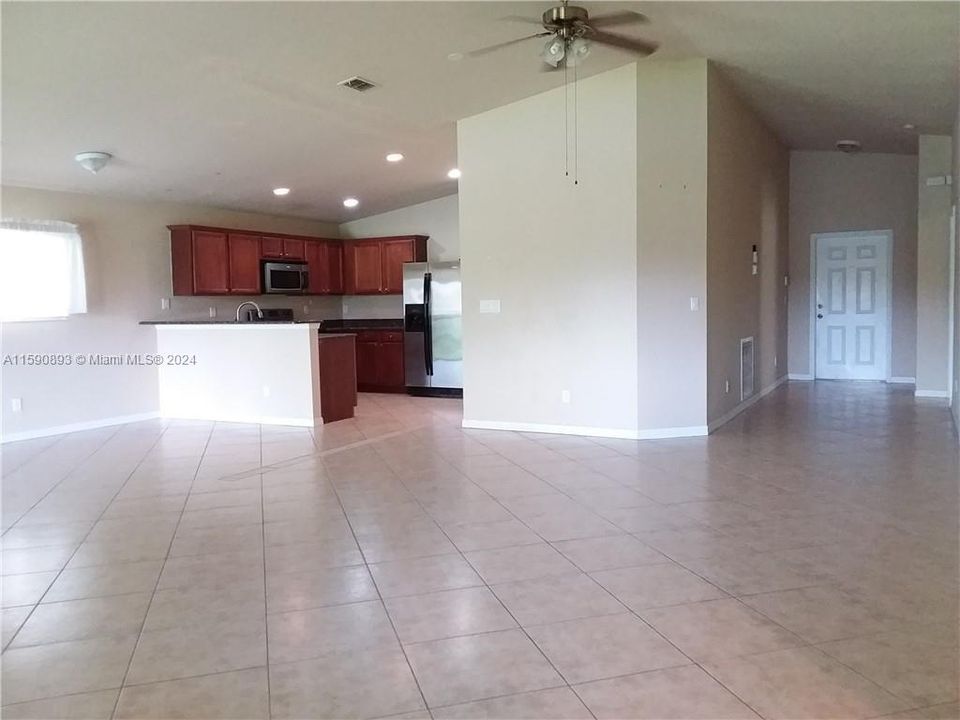 For Rent: $2,700 (3 beds, 2 baths, 1837 Square Feet)