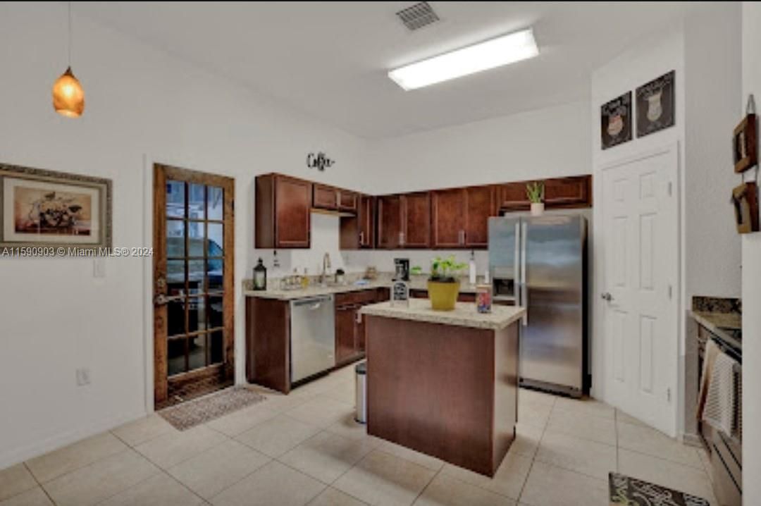 Active With Contract: $2,900 (4 beds, 2 baths, 1790 Square Feet)