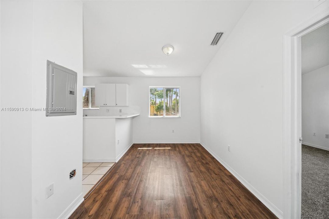 Active With Contract: $255,000 (3 beds, 2 baths, 1024 Square Feet)