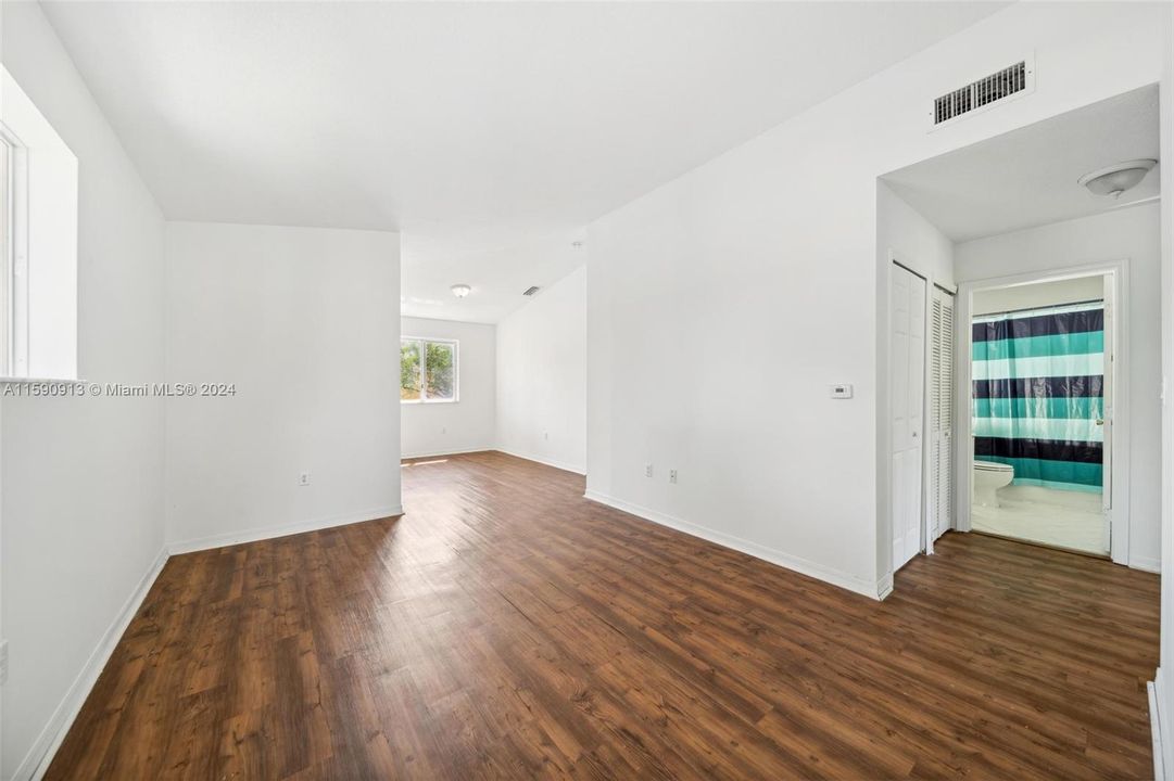 Active With Contract: $255,000 (3 beds, 2 baths, 1024 Square Feet)