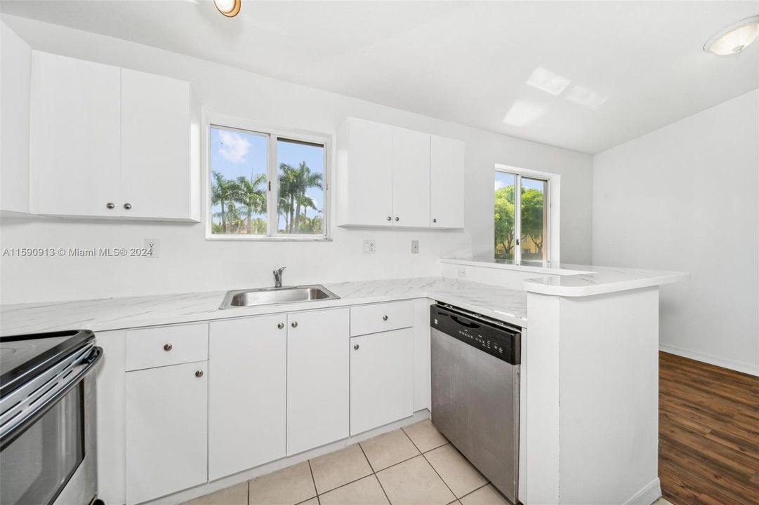 Active With Contract: $255,000 (3 beds, 2 baths, 1024 Square Feet)
