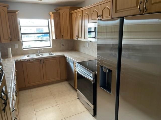 Active With Contract: $3,500 (3 beds, 2 baths, 1707 Square Feet)