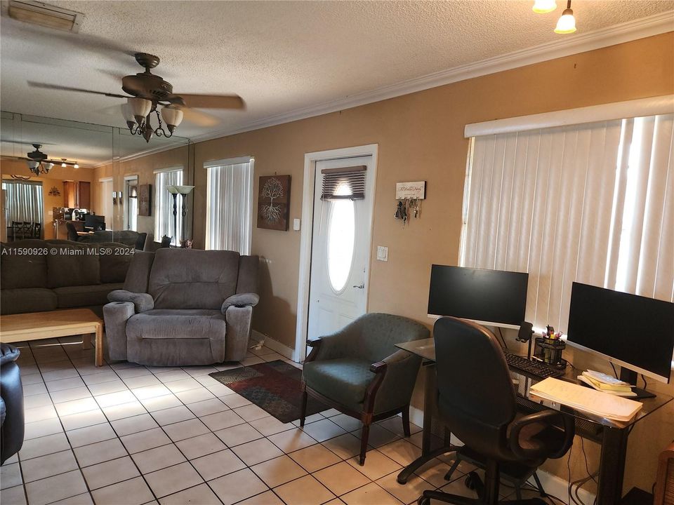 For Sale: $489,900 (3 beds, 2 baths, 1258 Square Feet)