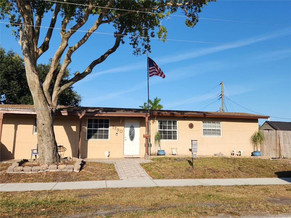 For Sale: $489,900 (3 beds, 2 baths, 1258 Square Feet)