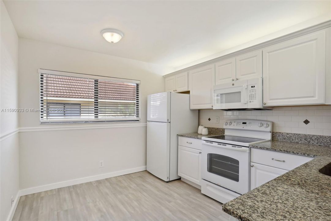 Active With Contract: $2,400 (2 beds, 2 baths, 1150 Square Feet)