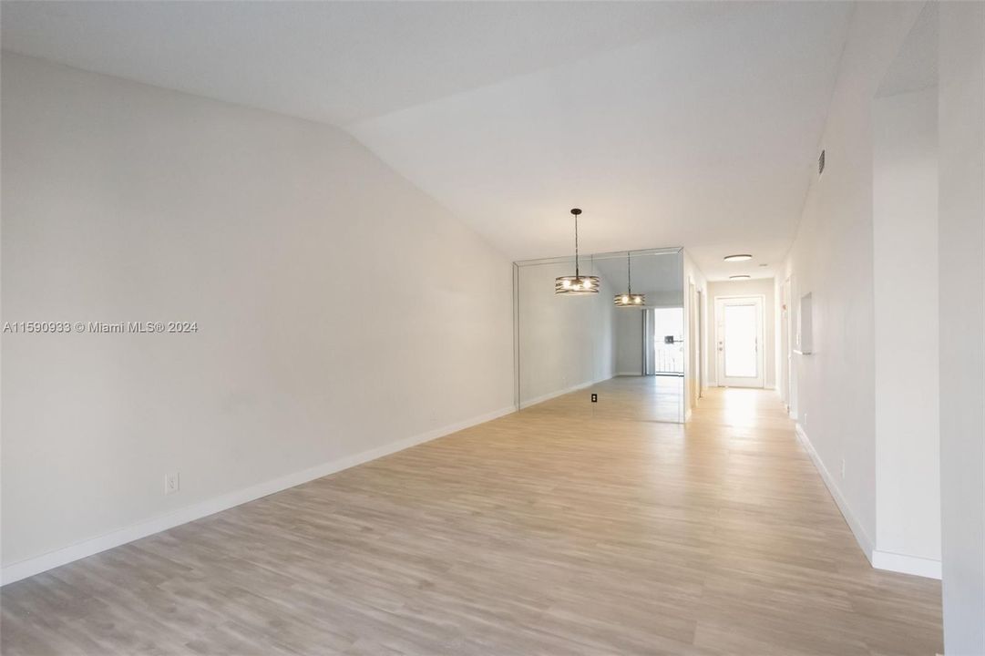 Active With Contract: $2,400 (2 beds, 2 baths, 1150 Square Feet)