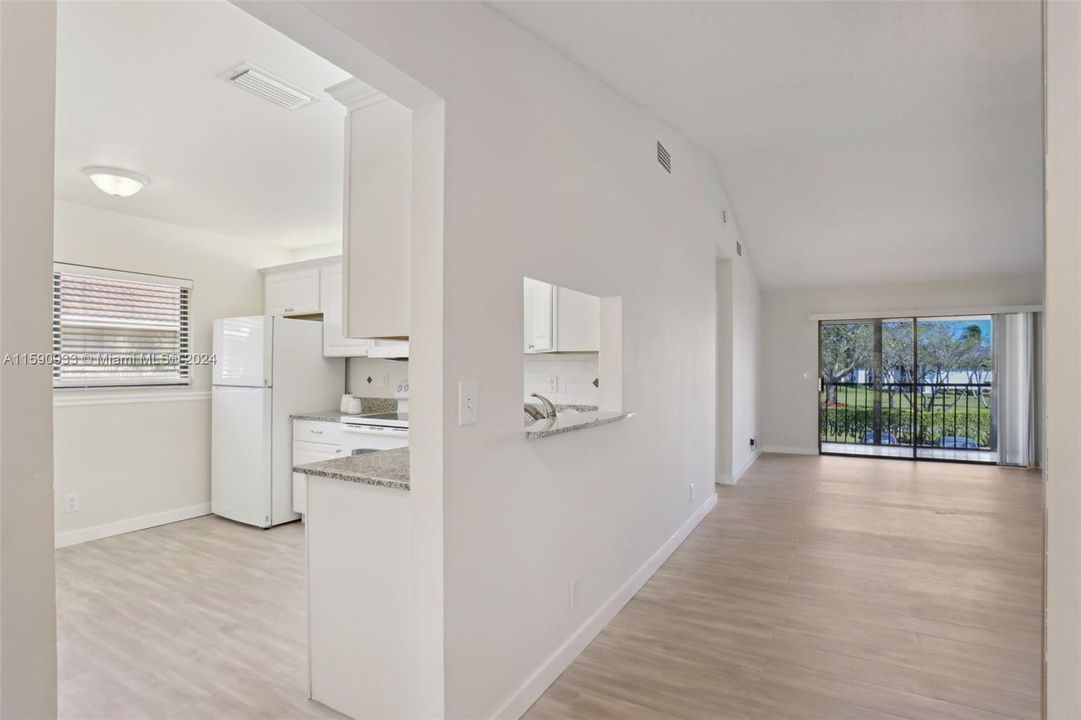 Active With Contract: $2,400 (2 beds, 2 baths, 1150 Square Feet)